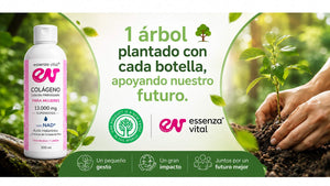 Botella de colágeno Essenza Vital junto a manos plantando un árbol y el mensaje: un árbol por cada botella.