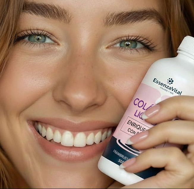 Woman holding a EssenzaVital Collagen bottle 