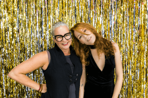 two_women_mum_and_daughter_smiling